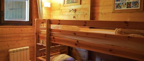 6 habitaciones, tabla de planchar con plancha y cuna de viaje