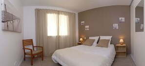 3 slaapkamers, een strijkplank/strijkijzer, reisbedje, wifi