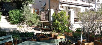 Les Lauriers Roses 3*, cozy, greenery, jacuzzi, air conditioning, linens, near river.