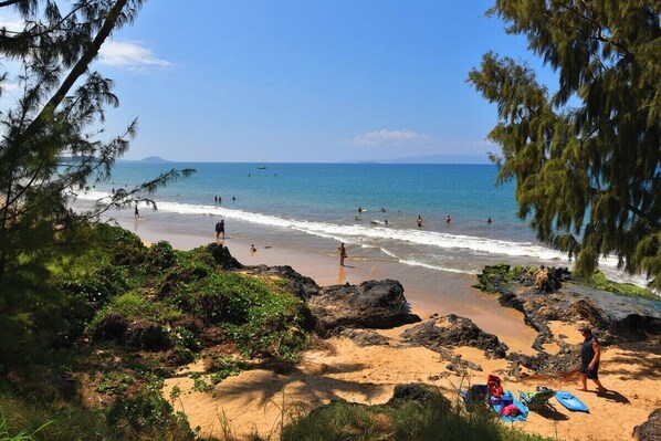 Beach nearby, sun-loungers, beach towels
