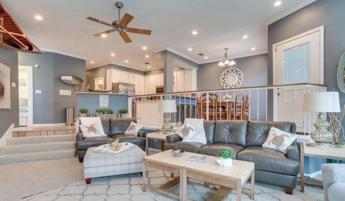 Téléviseur connecté, jeux vidéo, table de baby-foot, livres