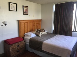 Iron/ironing board, free WiFi, bed sheets