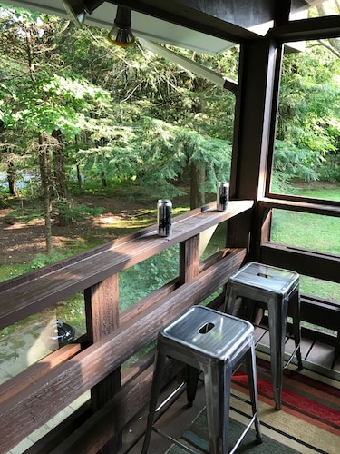 Ski-in Ski-out, Chic, Cozy & Fun, Great Location Stowe!