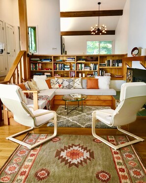 Smart TV, fireplace, DVD player, table football