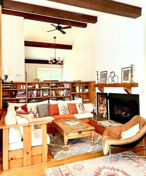 Smart TV, fireplace, DVD player, table football