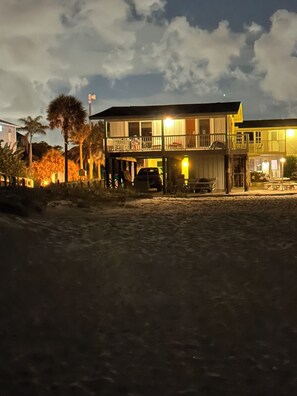 Exterior - Directly on the beach. Newly remodeled Beachfront Bungalow. Awesome beach views (Indian Shores)
