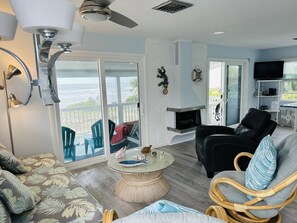 TV - Directly on the beach. Newly remodeled Beachfront Bungalow with perfect beach views (Indian Shores)