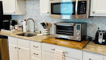 Fridge, microwave, dishwasher, coffee/tea maker