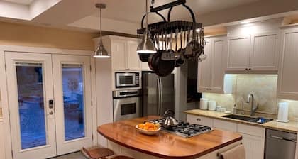 Historic Downtown 1888 House - Winner of Obispo Beautiful Award