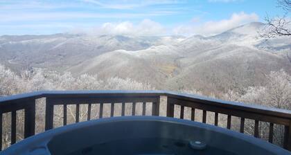 STUNNING VIEWS YEAR ROUND! Log Cabin, Hot Tub, Fireplace, Fire Pit, Private