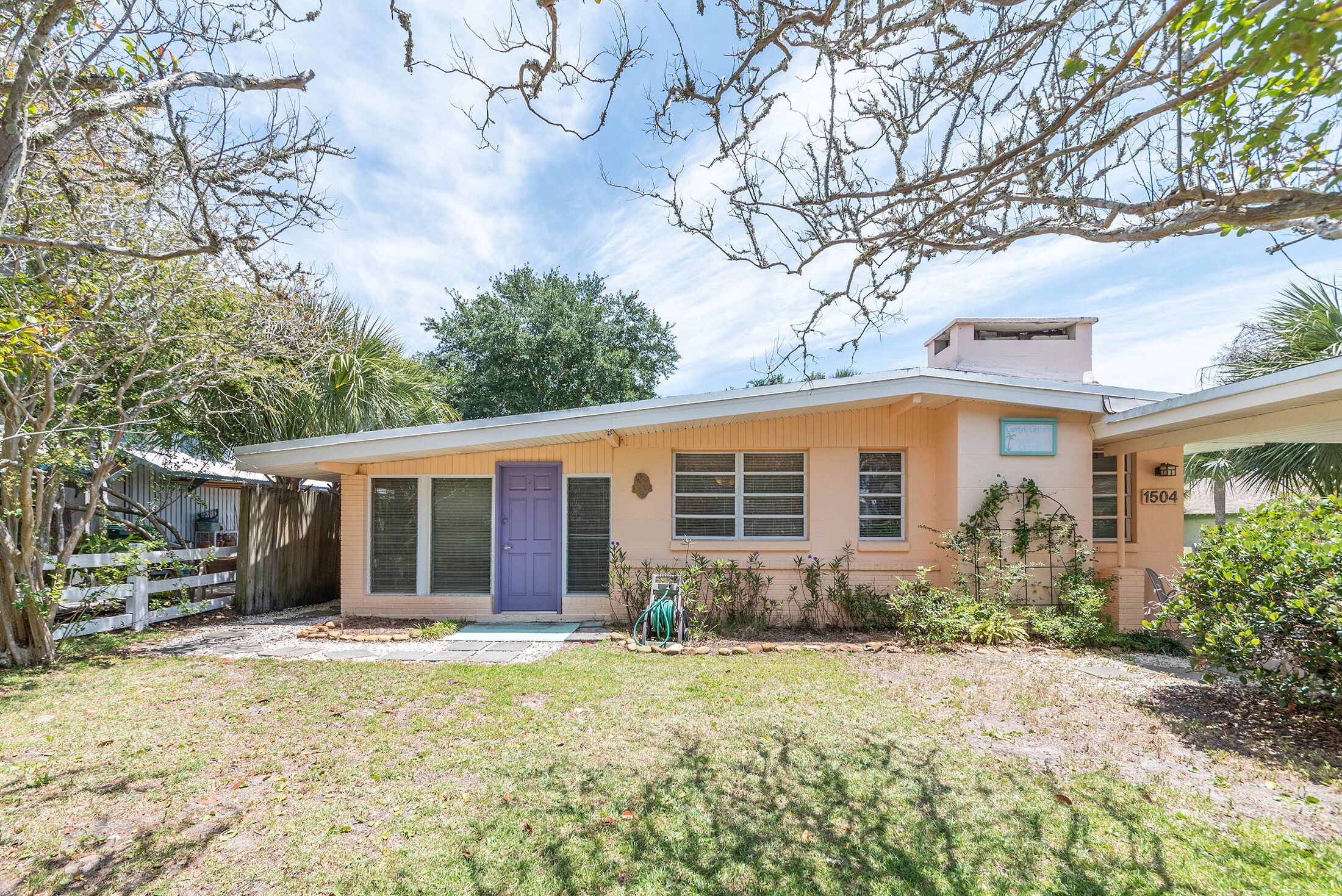 Ground Level, Fenced Yard, Dogs Welcome  Easy Walk to Back River Beaches
