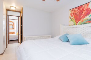 4 slaapkamers, een strijkplank/strijkijzer, gratis wifi, beddengoed