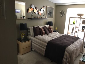 1 slaapkamer, een strijkplank/strijkijzer, gratis wifi, beddengoed