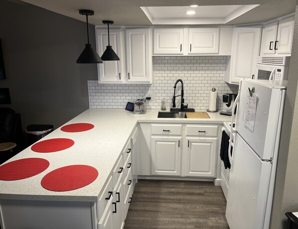 Fridge, microwave, oven, stovetop