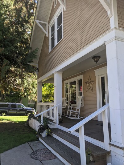 Walking distance everywhere, yard, front porch and hot tub!