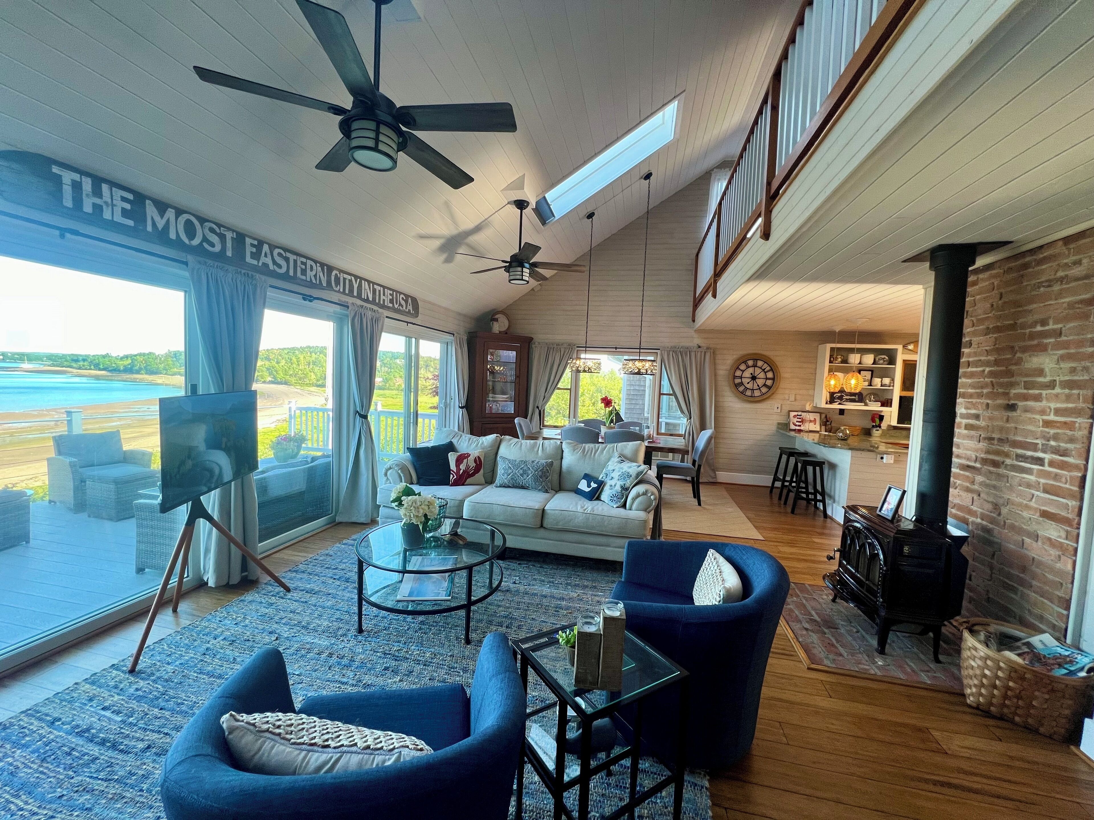 Smart-TV, DVD-Player, Bücher, Videothek