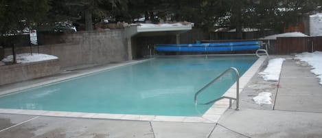 Piscine extérieure, piscine chauffée