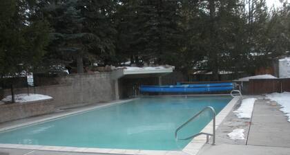 Remontoitu joulukuussa 2018 Canyons Condo 2 makuuhuone + parvi 2 kylpyamme vuodepaikkoja 6