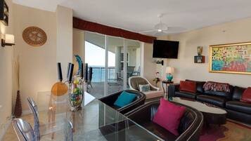 Flatscreentelevisie, een dvd-speler en boeken