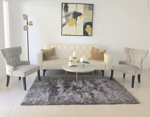 TV, caminetto, lettore DVD