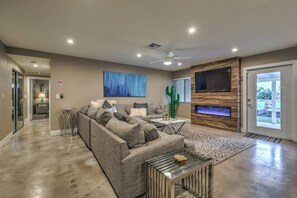 Smart TV, fireplace, ping pong, books