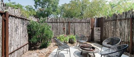 المنطقة المحيطة بالمنشأة