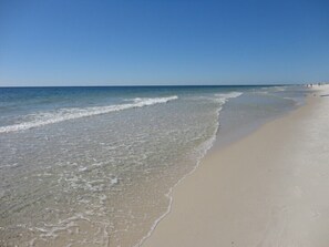 On the beach, sun loungers - On The Beach.Perfect for Quiet Beach Lovers! Summer Weekly Discounts.
 (Gulf Shores)