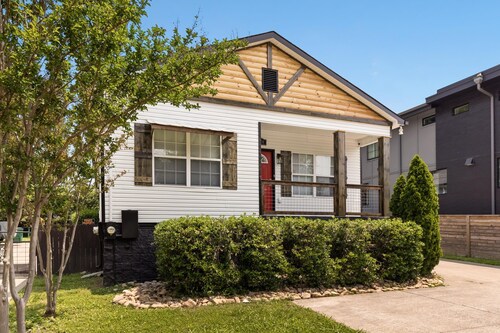 Location, location, location!! Close to the action & plenty of space!