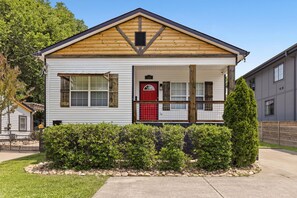 Exterior - Location, location, location!! Close to the action & plenty of space! (Nashville)