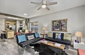 Smart-TV, Kamin, Drucker