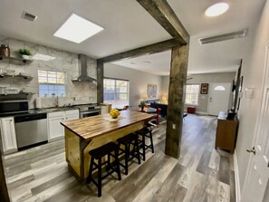 Fridge, microwave, oven, stovetop - Location, location, location!! Close to the action & plenty of space! (Nashville)