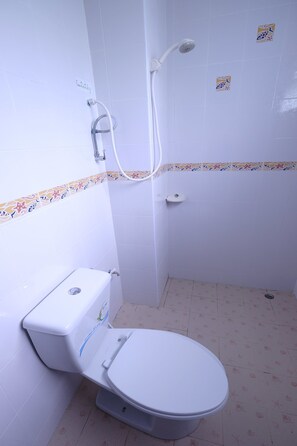 Standardrum | Badrum | Dusch, gratis toalettartiklar, handdukar och tvål