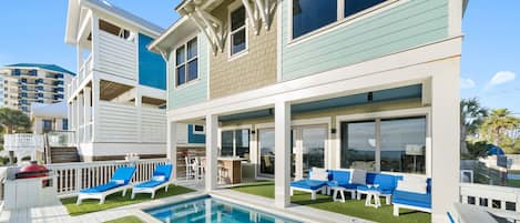 Outdoor pool, a heated pool