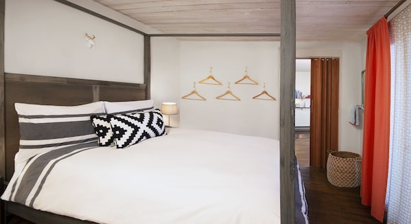 1 bedroom, iron/ironing board, WiFi, bed sheets - Heart of Santa Fe: Modern Guesthouse & Small Patio 6 Blocks to Plaza (Santa Fe)