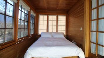 4 bedrooms, iron/ironing board, travel crib, free WiFi