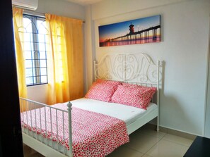 3 habitaciones y tabla de planchar con plancha 