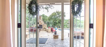 New! Town & Country Luxury Oasis near Gruene, TX - Private Pool
