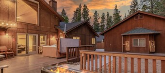5-STAR 2500 sqft home! NEW SAUNA, HOT TUB, & GAME ROOM! Close to LAKE/SLOPES