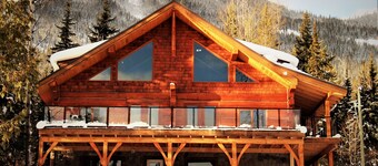Immense maison nouvellement construite avec 2 chambres de maître. Parfait pour les grands groupes jusqu'à 18