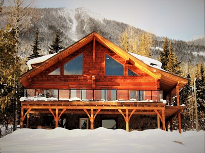 Huge, 2017 built home with 2 Master Bedrooms. Perfect for Large Groups up to 18