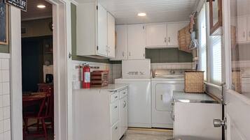 Fridge, microwave, oven, coffee/tea maker