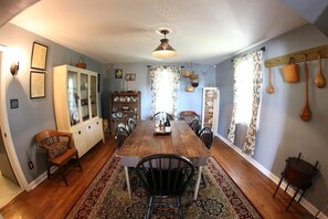 Dining - Awesome Flat Top Farmhouse - Ashwood Rentals (Flat Top)