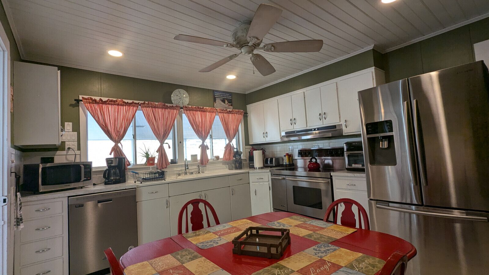 Fridge, microwave, oven, coffee/tea maker