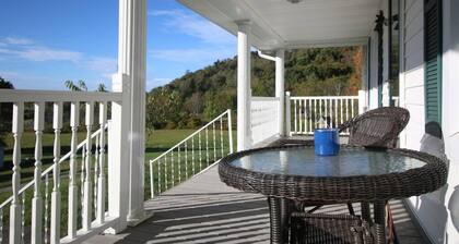 Mahtava maalaistalo hyvin lähellä Winterplace ja 5 minuutin päässä I77 - ATV / hiihto!