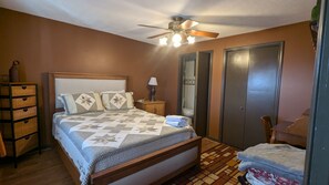 4 bedrooms, desk, iron/ironing board, free WiFi