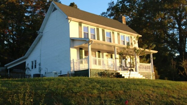 Unclassified image, 1 of 16, button - Awesome Flat Top Farmhouse - Ashwood Rentals (Flat Top)
