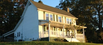 Awesome Flat Top Farmhouse - Ashwood Rentals