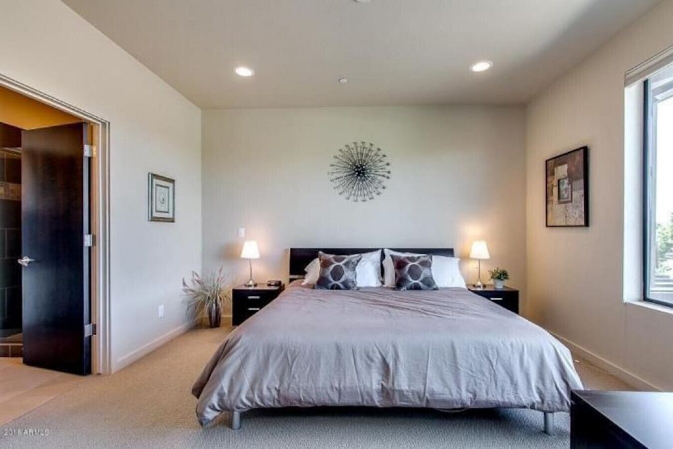 3 habitaciones, escritorio, tabla de planchar con plancha y wifi gratis 