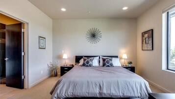 3 habitaciones, escritorio, tabla de planchar con plancha y wifi gratis