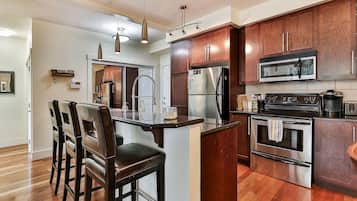 Fridge, microwave, oven, stovetop